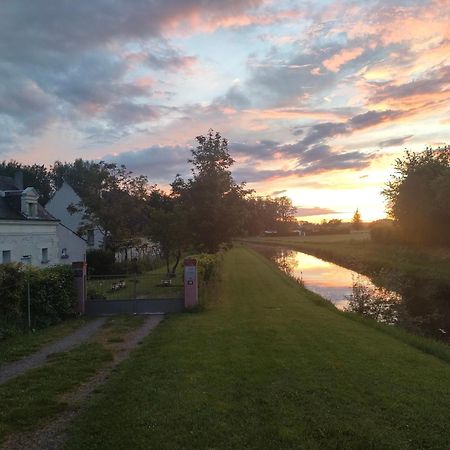 Petite Maison Au Bord Du Canal, 8' Zoo De Beauval, Pmr ノワイェ・シュル・シェール エクステリア 写真