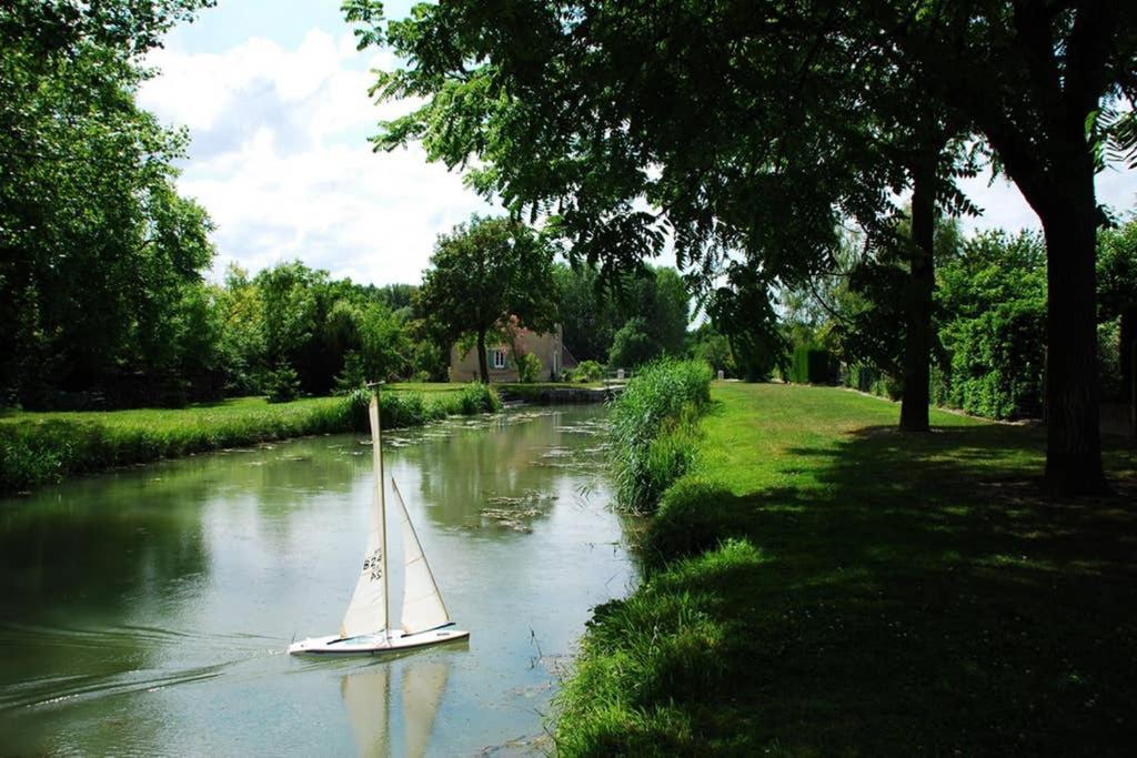 Petite Maison Au Bord Du Canal, 8' Zoo De Beauval, Pmr ノワイェ・シュル・シェール エクステリア 写真